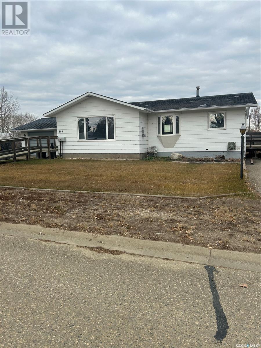 608 Boscurvis AVENUE, Oxbow, Saskatchewan