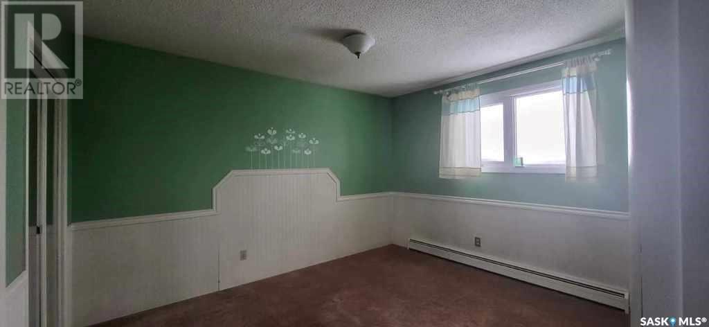 608 Boscurvis Avenue, Oxbow, Saskatchewan  S0C 2B0 - Photo 12 - SK987935