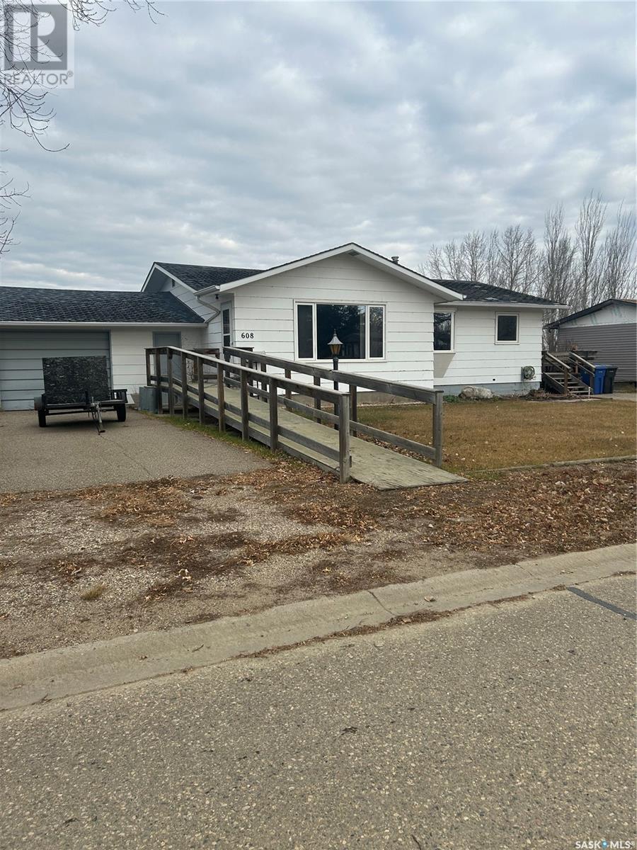 608 Boscurvis Avenue, Oxbow, Saskatchewan  S0C 2B0 - Photo 21 - SK987935