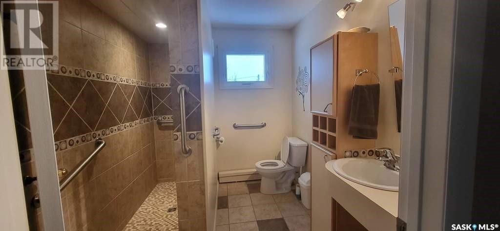 608 Boscurvis Avenue, Oxbow, Saskatchewan  S0C 2B0 - Photo 10 - SK987935