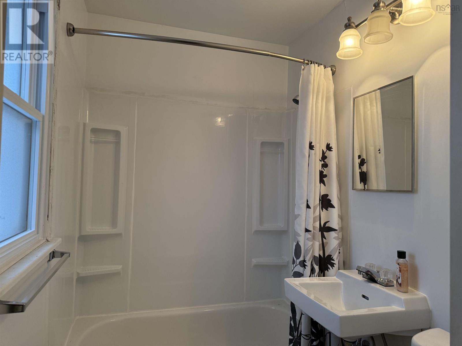 1989 Temperance Street, Westville, Nova Scotia  B0K 2A0 - Photo 10 - 202503092