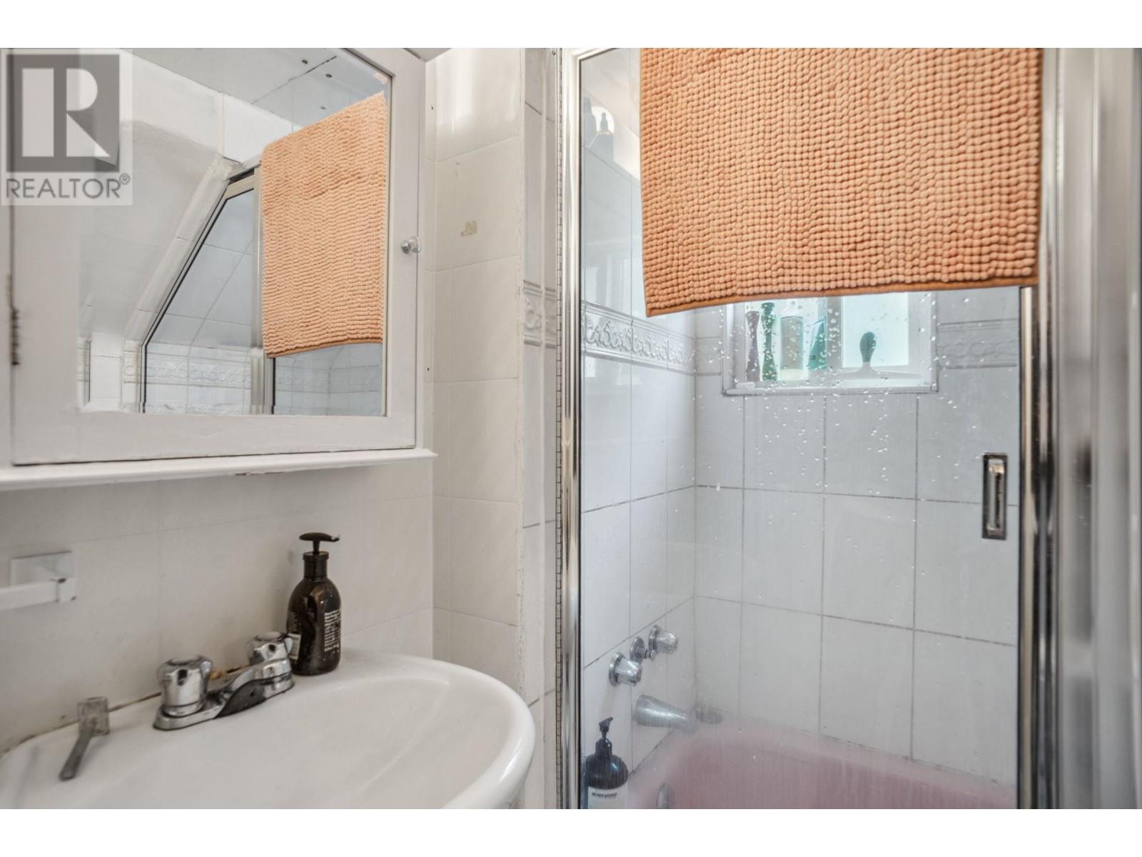 Listing Picture 12 of 40 : 173 W 19TH AVENUE, Vancouver / 溫哥華 - 魯藝地產 Yvonne Lu Group - MLS Medallion Club Member