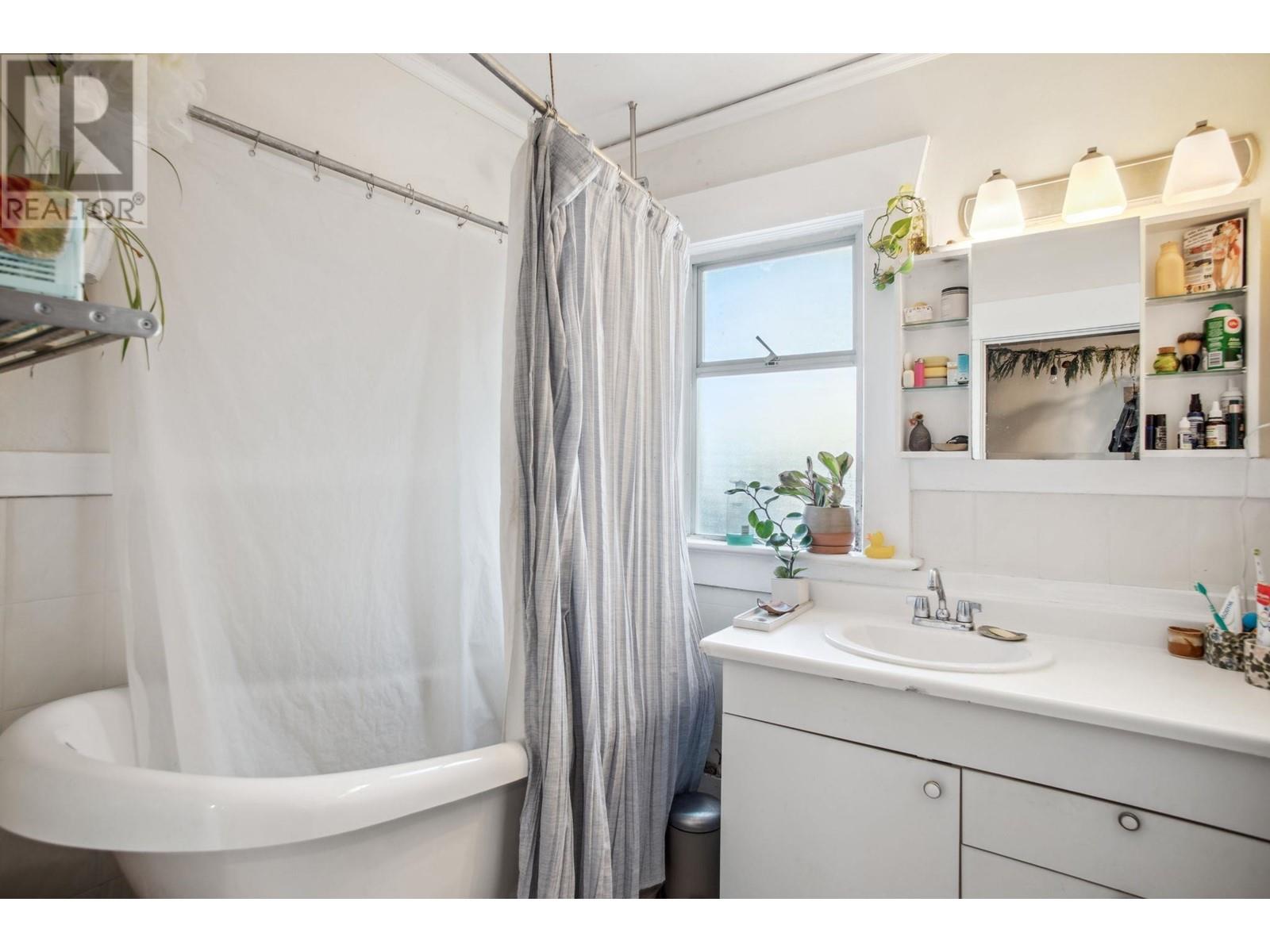 Listing Picture 25 of 40 : 173 W 19TH AVENUE, Vancouver / 溫哥華 - 魯藝地產 Yvonne Lu Group - MLS Medallion Club Member