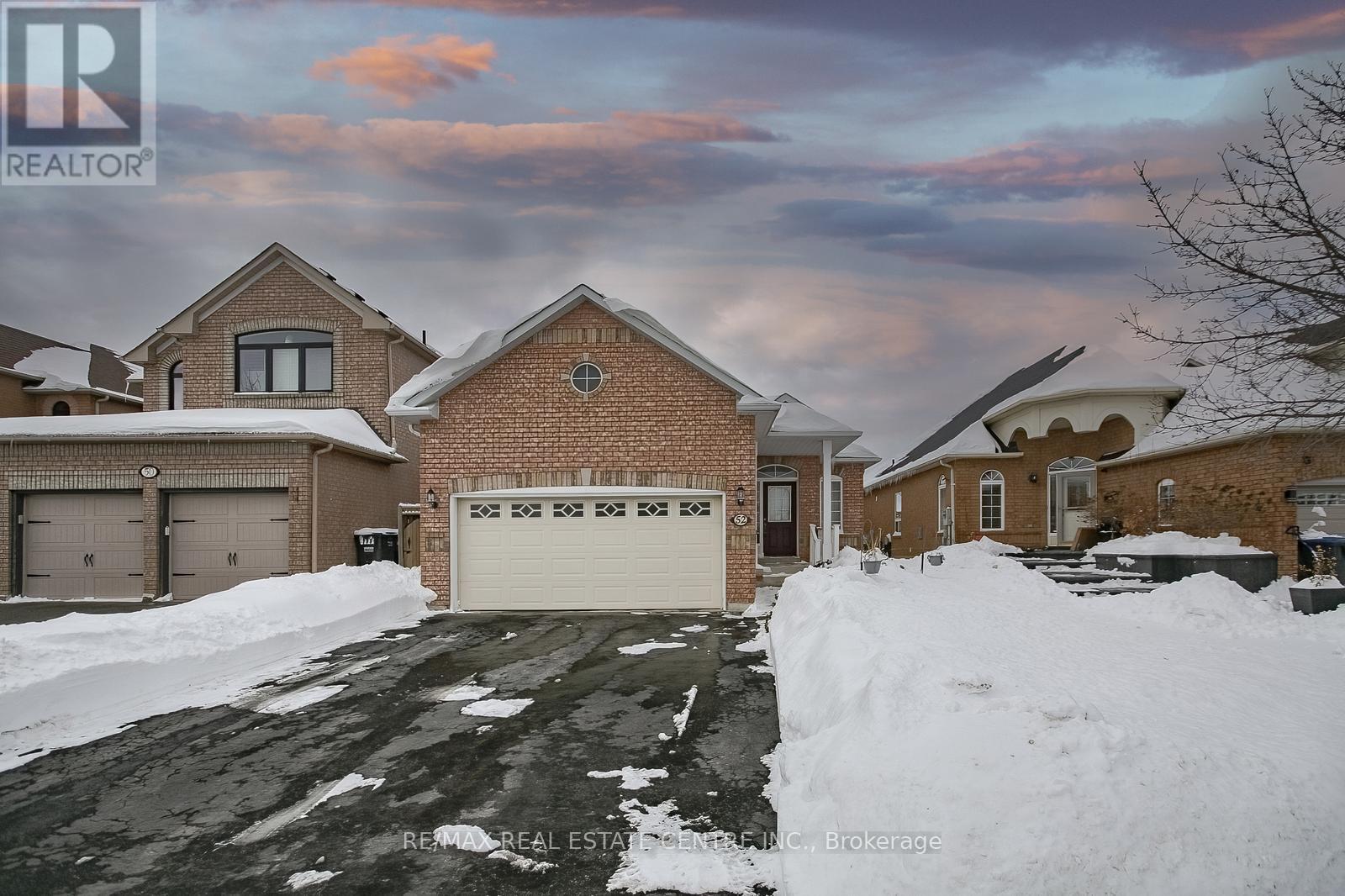 52 COLLINGWOOD AVENUE, Brampton, Ontario