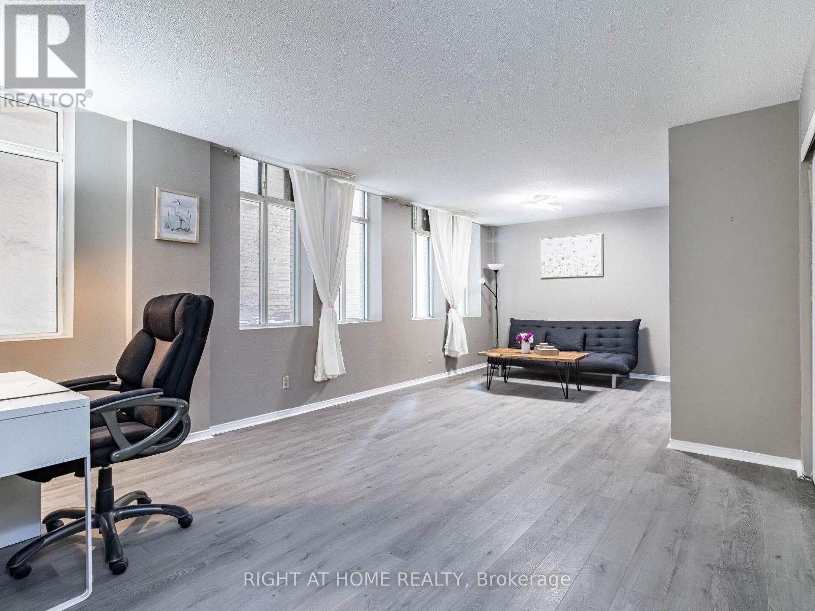 Property at 303 - 36 JAMES STREET S image 1