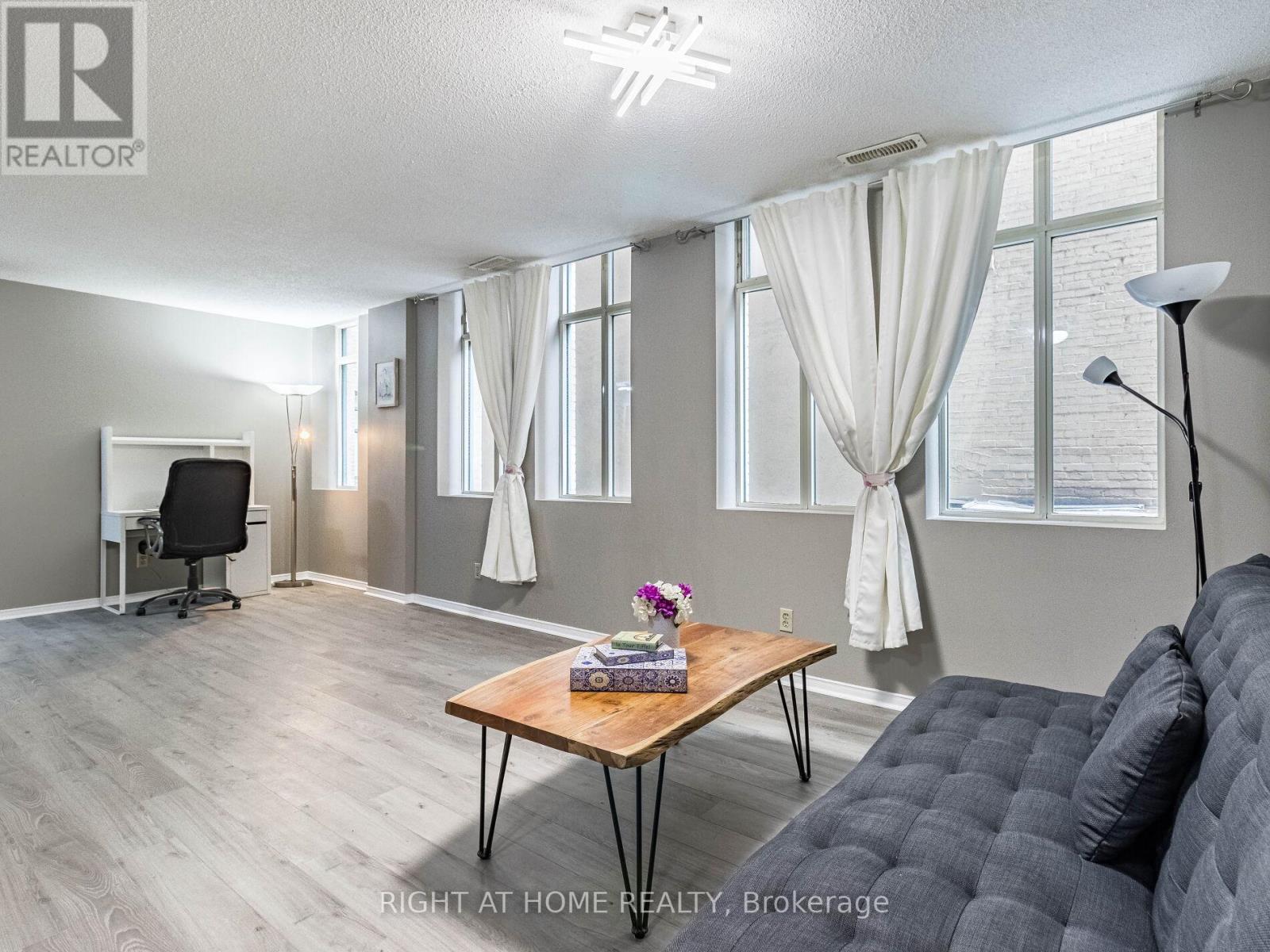 Property at 303 - 36 JAMES STREET S image 3