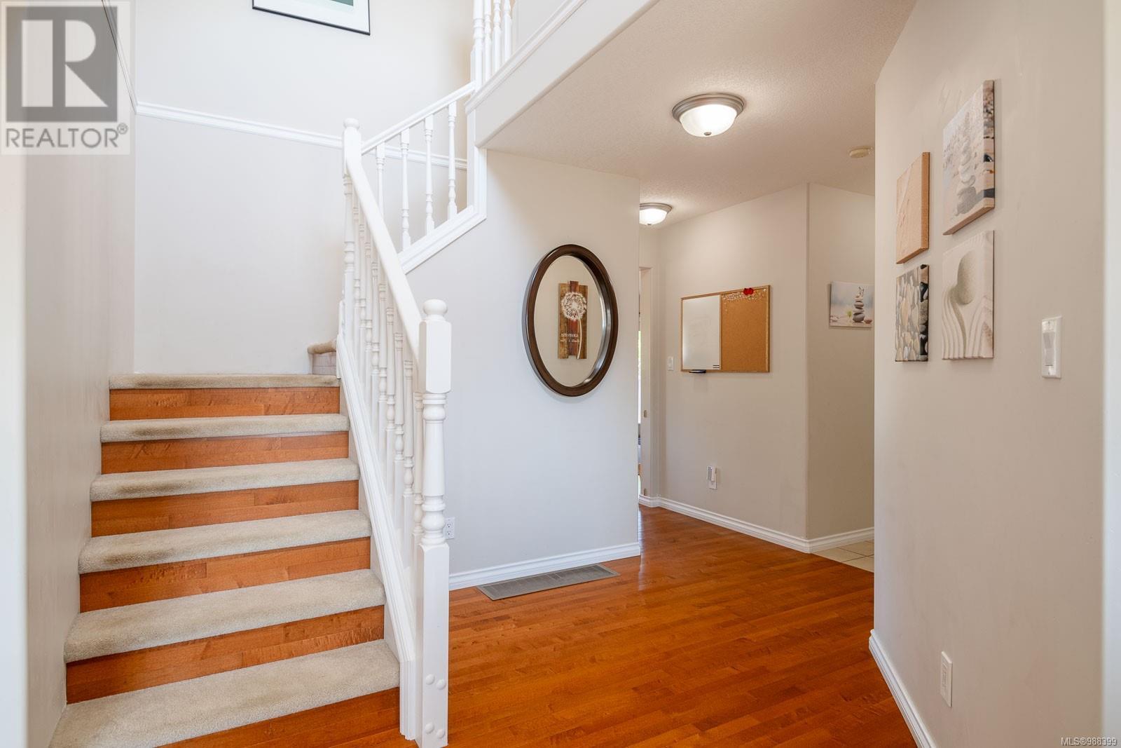 Property at 5575 Woodland Cres E image 4