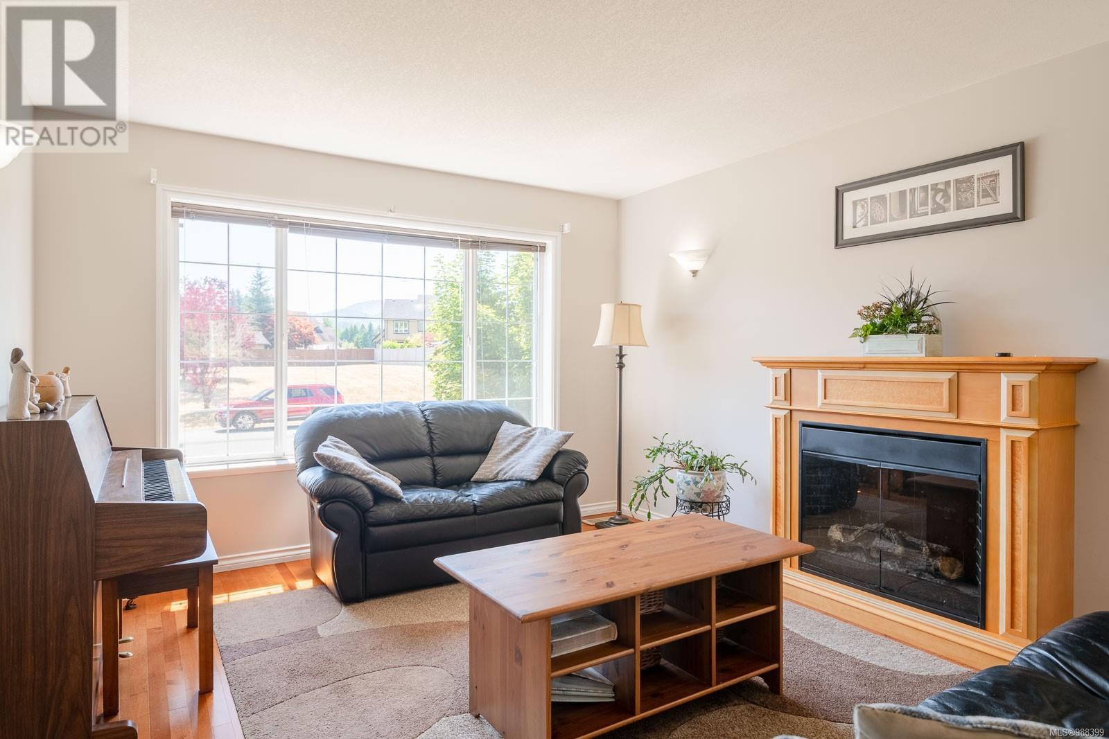 Property at 5575 Woodland Cres E image 5