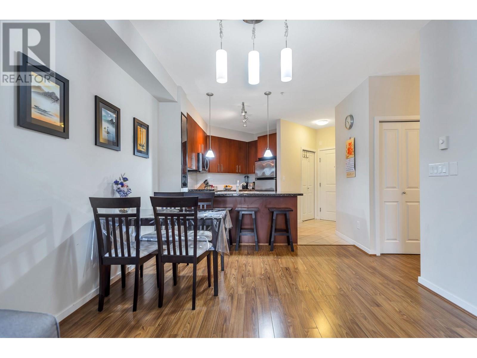 Listing Picture 10 of 35 : 211 3551 FOSTER AVENUE, Vancouver / 溫哥華 - 魯藝地產 Yvonne Lu Group - MLS Medallion Club Member