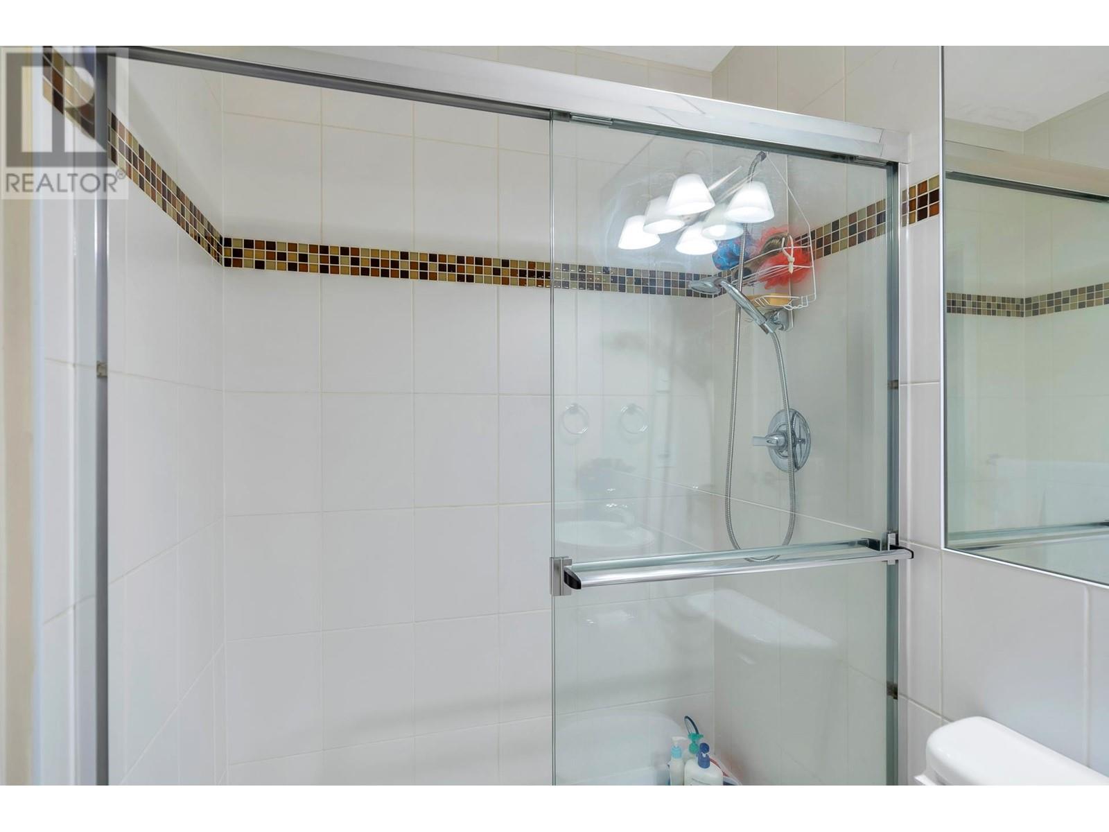 Listing Picture 23 of 35 : 211 3551 FOSTER AVENUE, Vancouver / 溫哥華 - 魯藝地產 Yvonne Lu Group - MLS Medallion Club Member