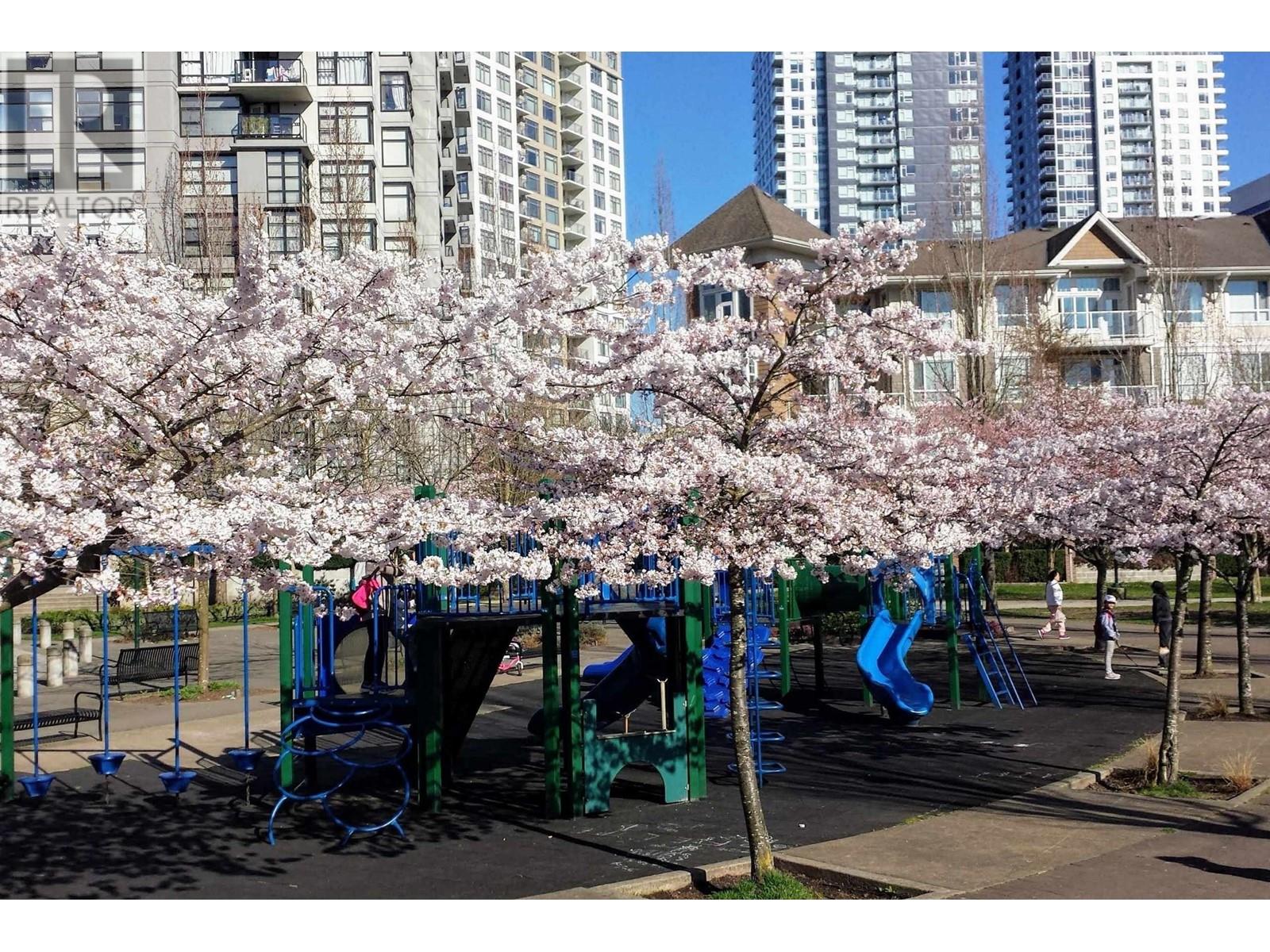 Listing Picture 33 of 35 : 211 3551 FOSTER AVENUE, Vancouver / 溫哥華 - 魯藝地產 Yvonne Lu Group - MLS Medallion Club Member