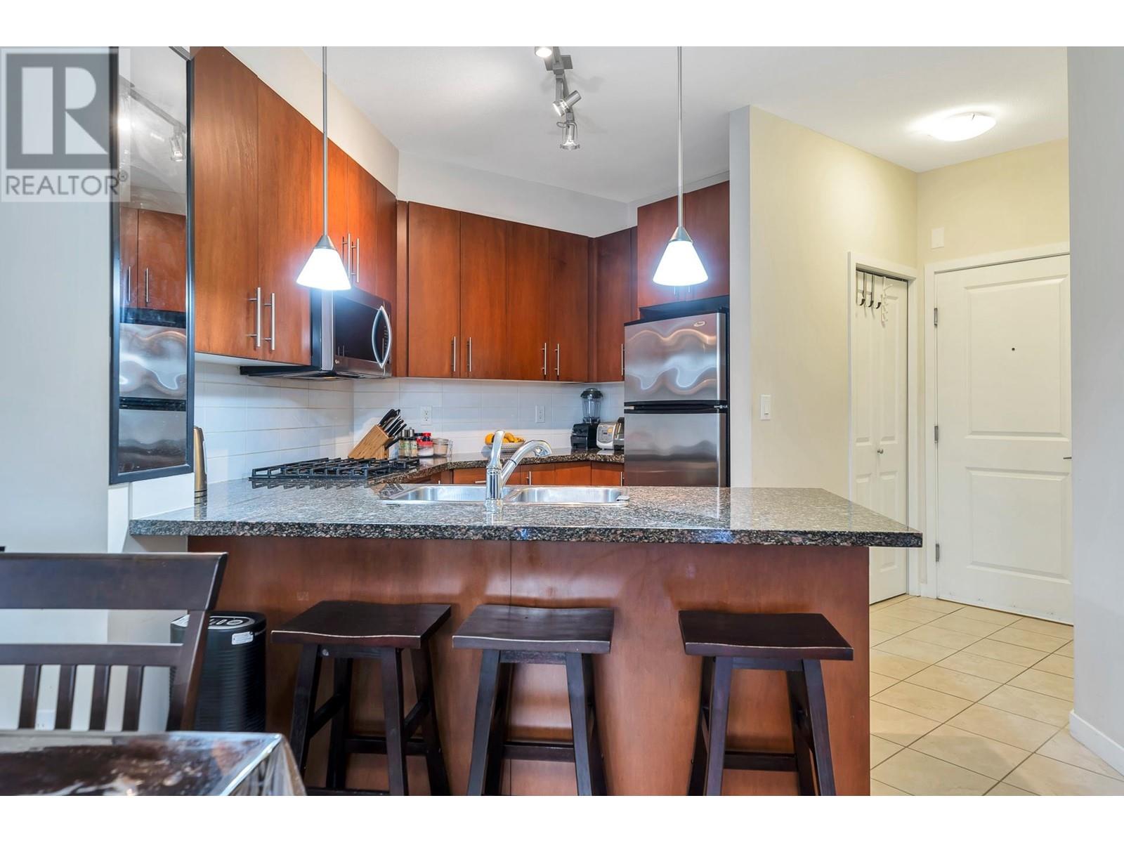 Listing Picture 5 of 35 : 211 3551 FOSTER AVENUE, Vancouver / 溫哥華 - 魯藝地產 Yvonne Lu Group - MLS Medallion Club Member