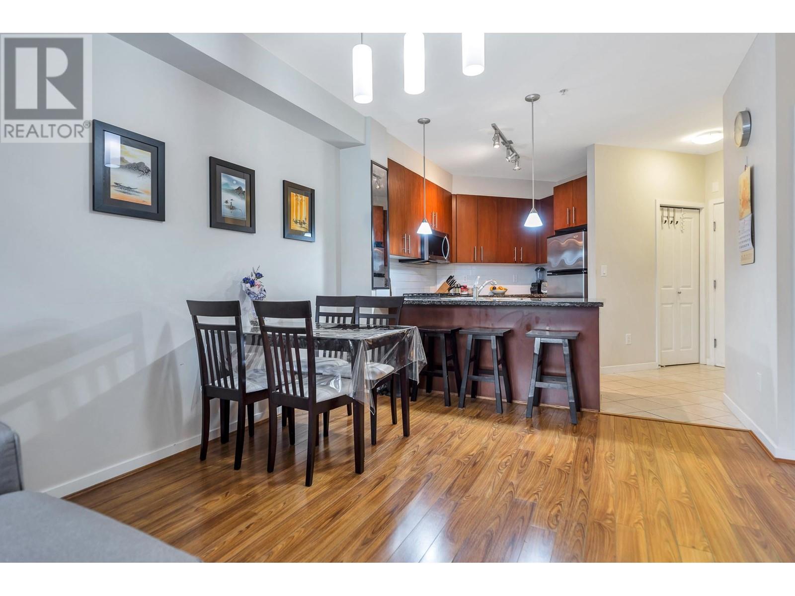 Listing Picture 8 of 35 : 211 3551 FOSTER AVENUE, Vancouver / 溫哥華 - 魯藝地產 Yvonne Lu Group - MLS Medallion Club Member