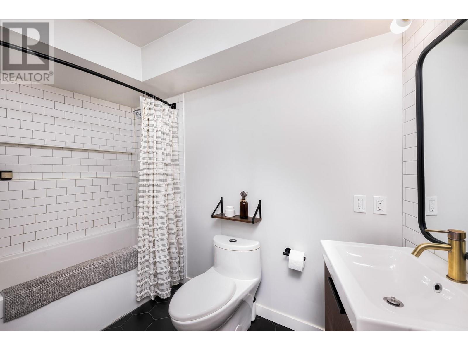 Listing Picture 17 of 29 : 115 2222 PRINCE EDWARD STREET, Vancouver / 溫哥華 - 魯藝地產 Yvonne Lu Group - MLS Medallion Club Member