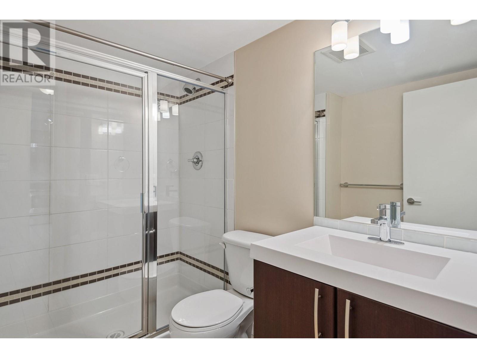 Listing Picture 19 of 29 : 202 7339 MACPHERSON AVENUE, Burnaby / 本拿比 - 魯藝地產 Yvonne Lu Group - MLS Medallion Club Member