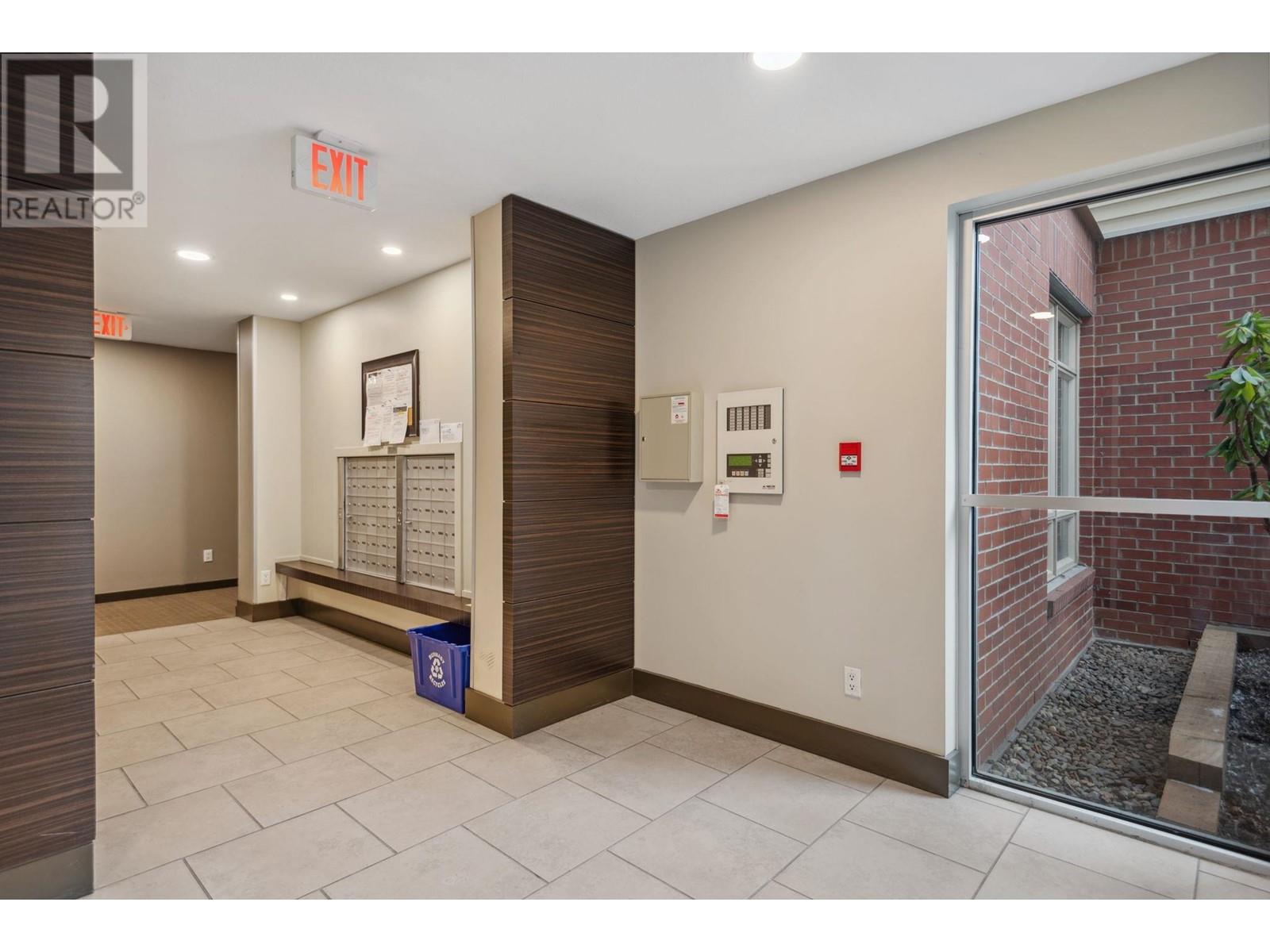 Listing Picture 21 of 29 : 202 7339 MACPHERSON AVENUE, Burnaby / 本拿比 - 魯藝地產 Yvonne Lu Group - MLS Medallion Club Member