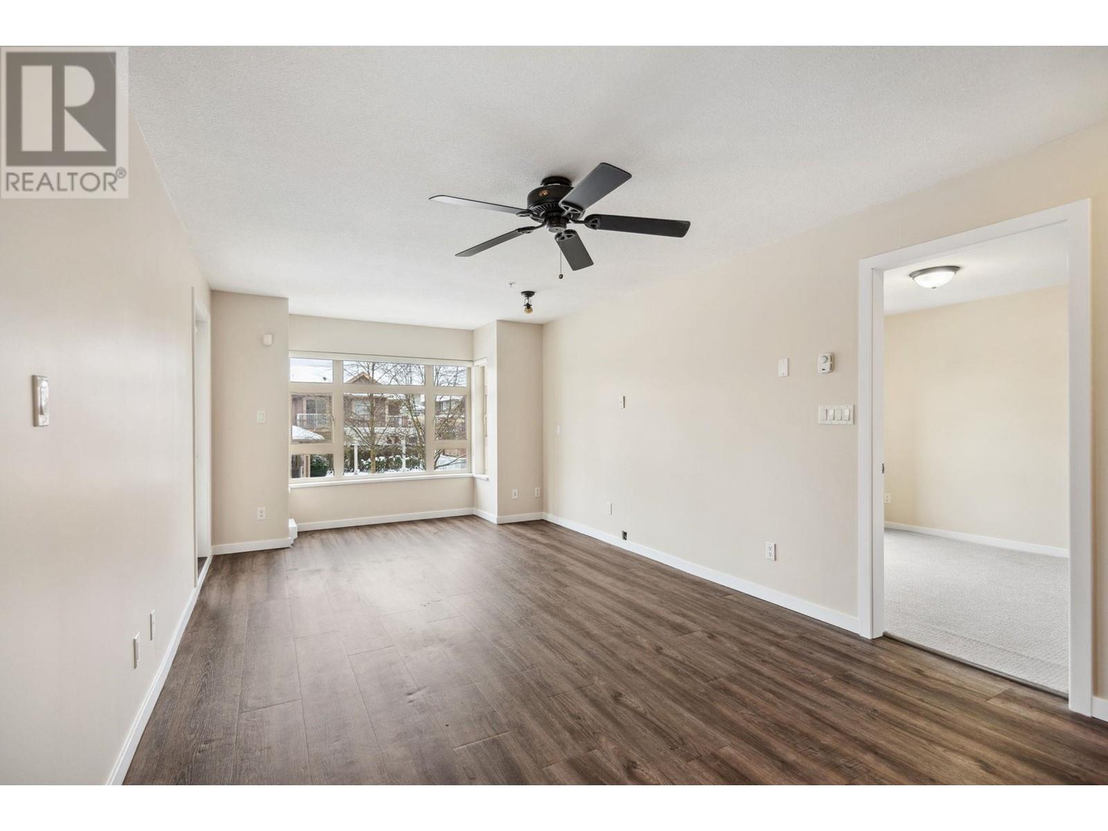 Listing Picture 3 of 29 : 202 7339 MACPHERSON AVENUE, Burnaby / 本拿比 - 魯藝地產 Yvonne Lu Group - MLS Medallion Club Member