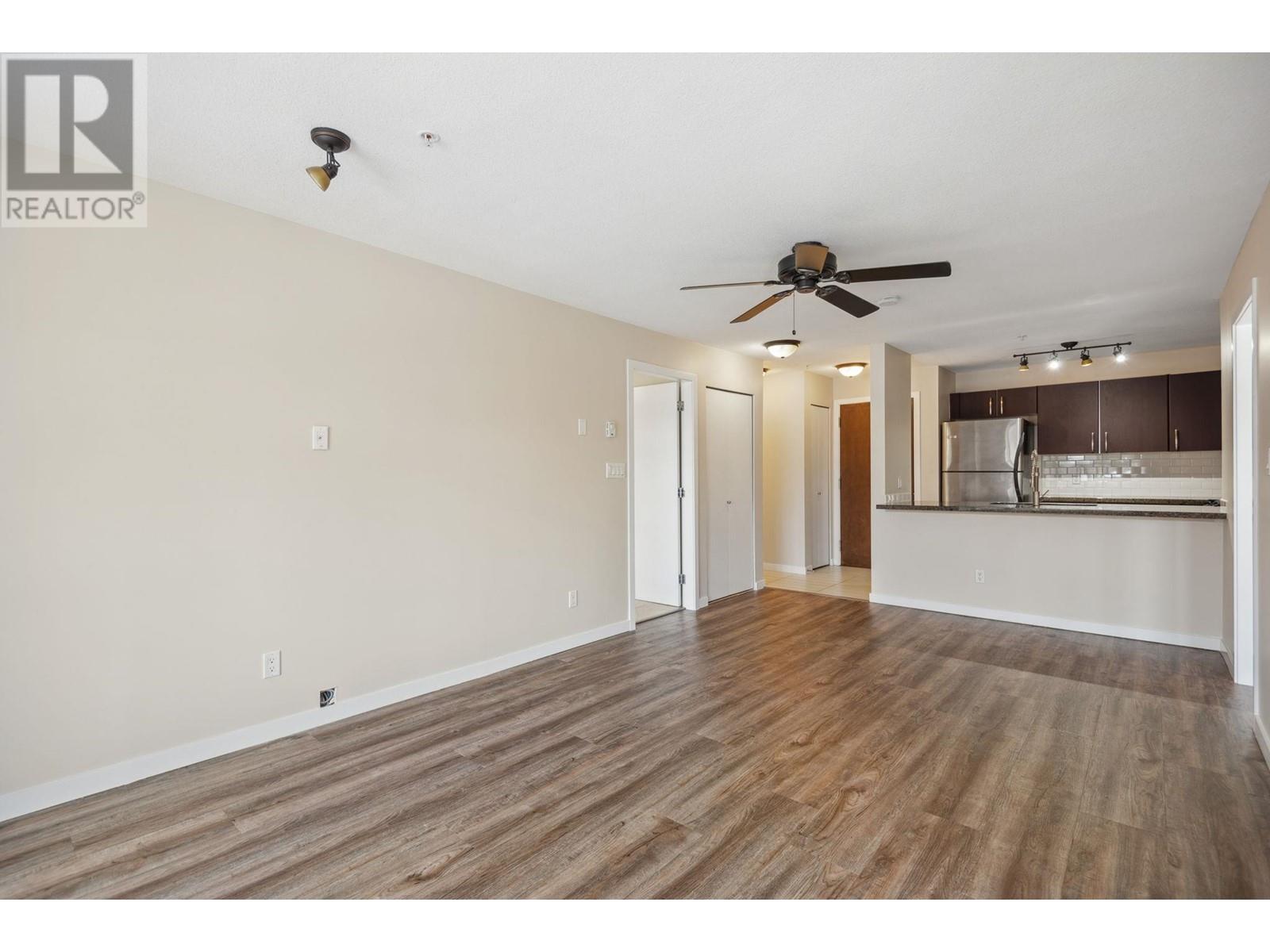Listing Picture 6 of 29 : 202 7339 MACPHERSON AVENUE, Burnaby / 本拿比 - 魯藝地產 Yvonne Lu Group - MLS Medallion Club Member