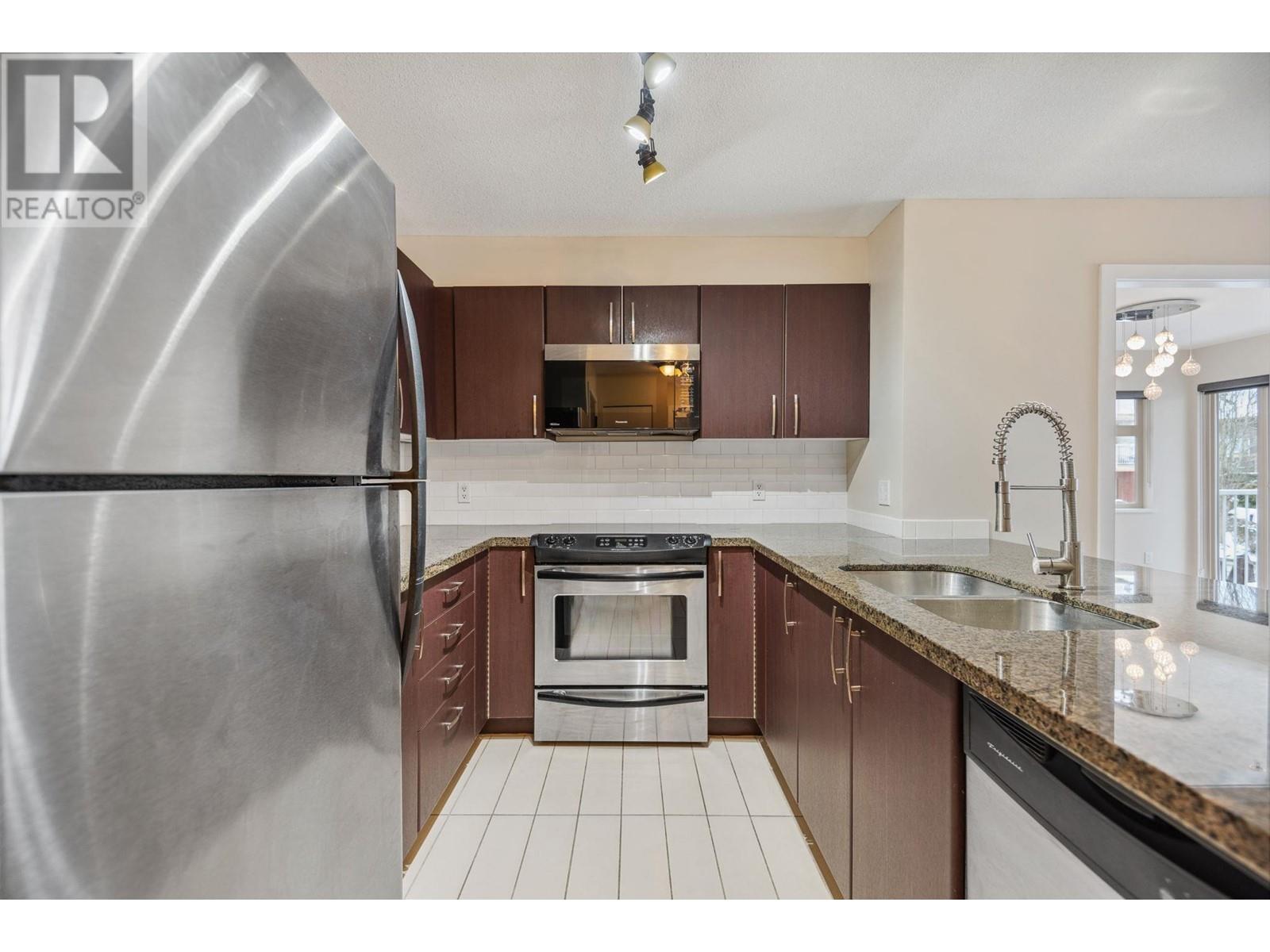 Listing Picture 8 of 29 : 202 7339 MACPHERSON AVENUE, Burnaby / 本拿比 - 魯藝地產 Yvonne Lu Group - MLS Medallion Club Member