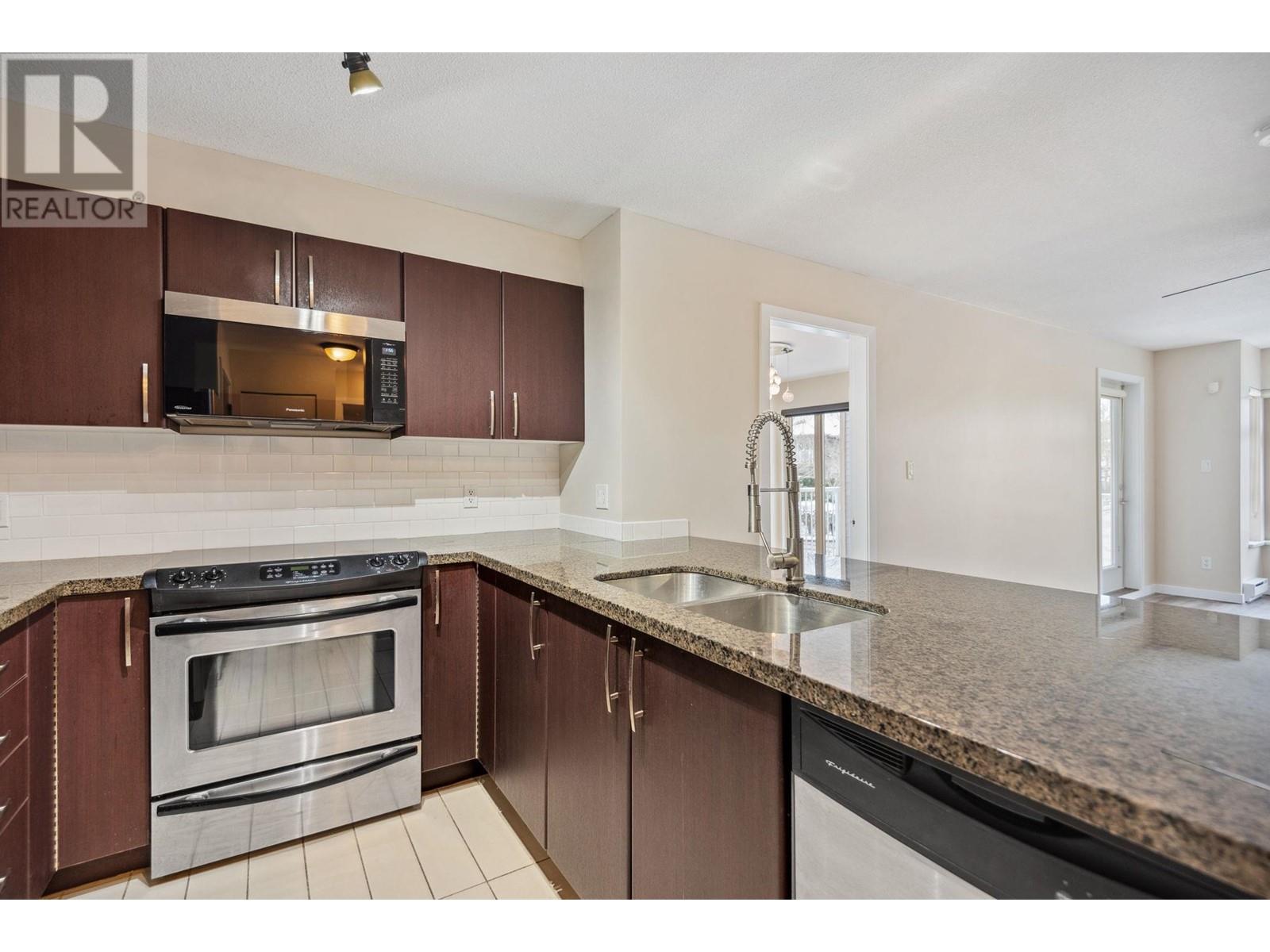 Listing Picture 9 of 29 : 202 7339 MACPHERSON AVENUE, Burnaby / 本拿比 - 魯藝地產 Yvonne Lu Group - MLS Medallion Club Member