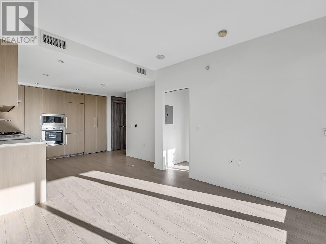 Listing Picture 13 of 25 : 912 4730 LOUGHEED HIGHWAY, Burnaby / 本拿比 - 魯藝地產 Yvonne Lu Group - MLS Medallion Club Member