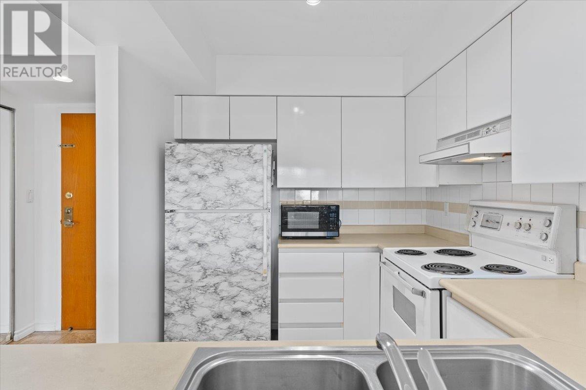 Listing Picture 12 of 28 : 301 9633 MANCHESTER DRIVE, Burnaby / 本拿比 - 魯藝地產 Yvonne Lu Group - MLS Medallion Club Member