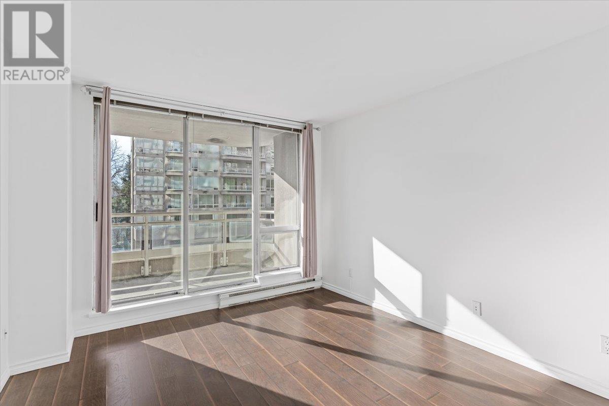 Listing Picture 15 of 28 : 301 9633 MANCHESTER DRIVE, Burnaby / 本拿比 - 魯藝地產 Yvonne Lu Group - MLS Medallion Club Member
