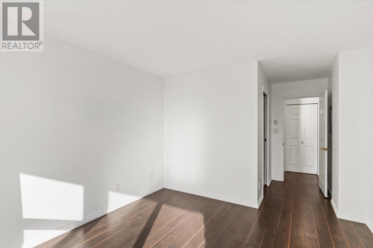 Listing Picture 16 of 28 : 301 9633 MANCHESTER DRIVE, Burnaby / 本拿比 - 魯藝地產 Yvonne Lu Group - MLS Medallion Club Member