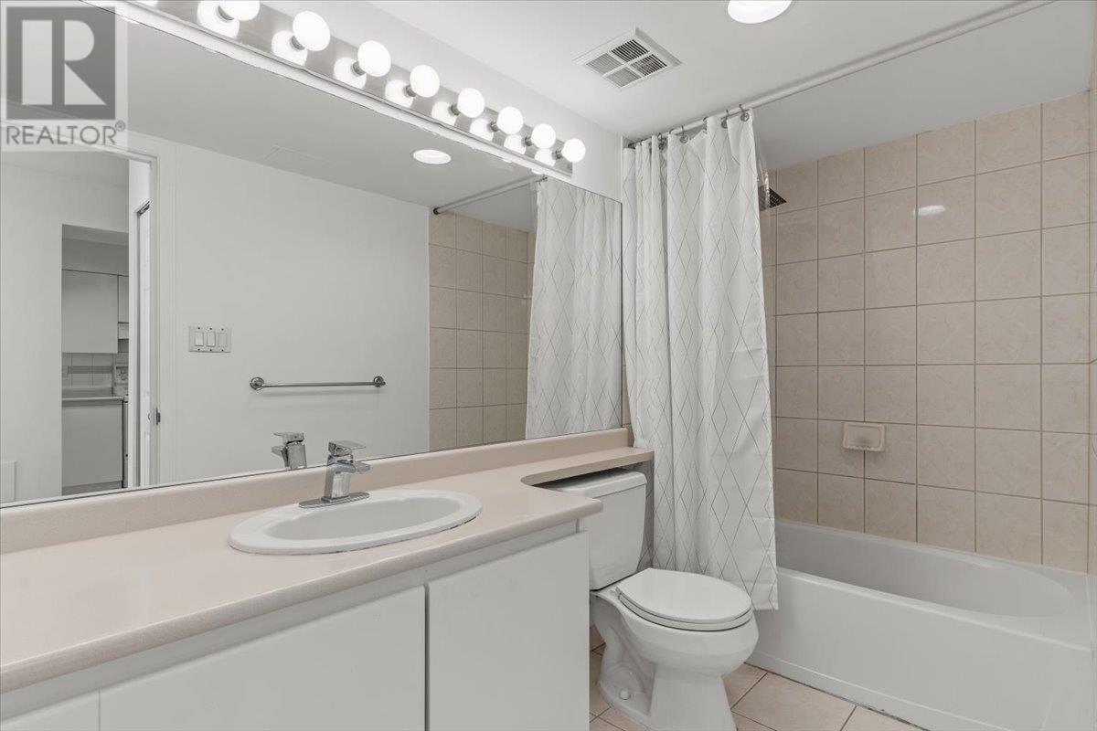 Listing Picture 19 of 28 : 301 9633 MANCHESTER DRIVE, Burnaby / 本拿比 - 魯藝地產 Yvonne Lu Group - MLS Medallion Club Member