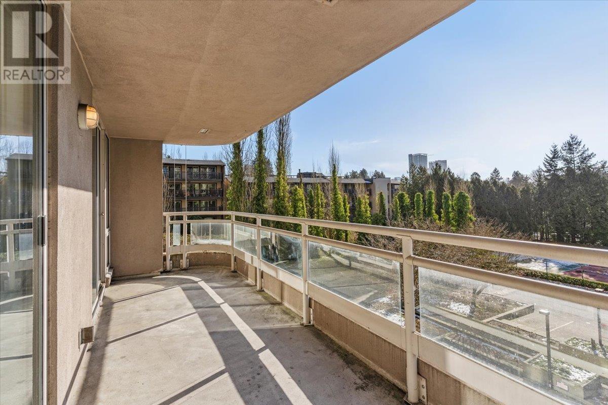 Listing Picture 3 of 28 : 301 9633 MANCHESTER DRIVE, Burnaby / 本拿比 - 魯藝地產 Yvonne Lu Group - MLS Medallion Club Member