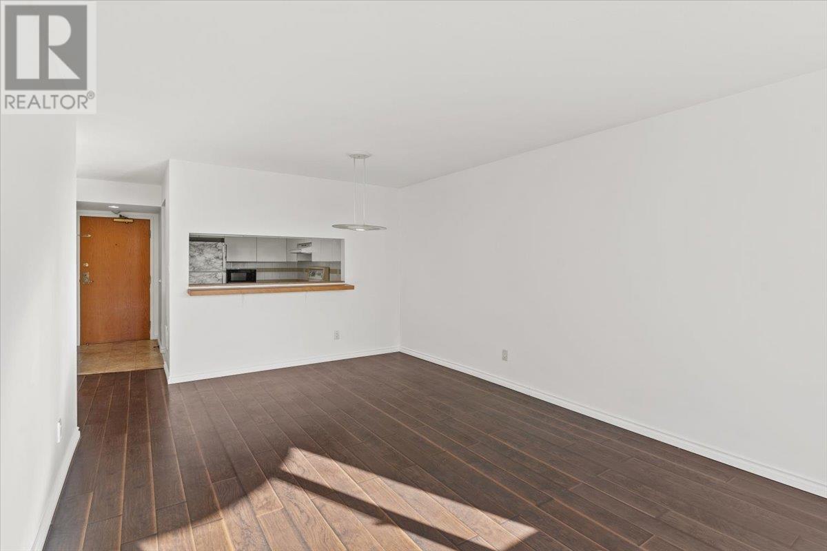 Listing Picture 9 of 28 : 301 9633 MANCHESTER DRIVE, Burnaby / 本拿比 - 魯藝地產 Yvonne Lu Group - MLS Medallion Club Member
