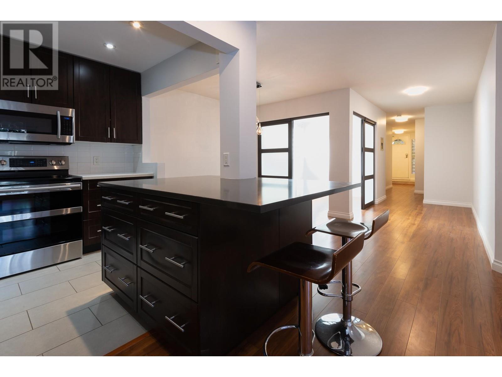 Listing Picture 13 of 35 : 106 1082 W 8TH AVENUE, Vancouver / 溫哥華 - 魯藝地產 Yvonne Lu Group - MLS Medallion Club Member