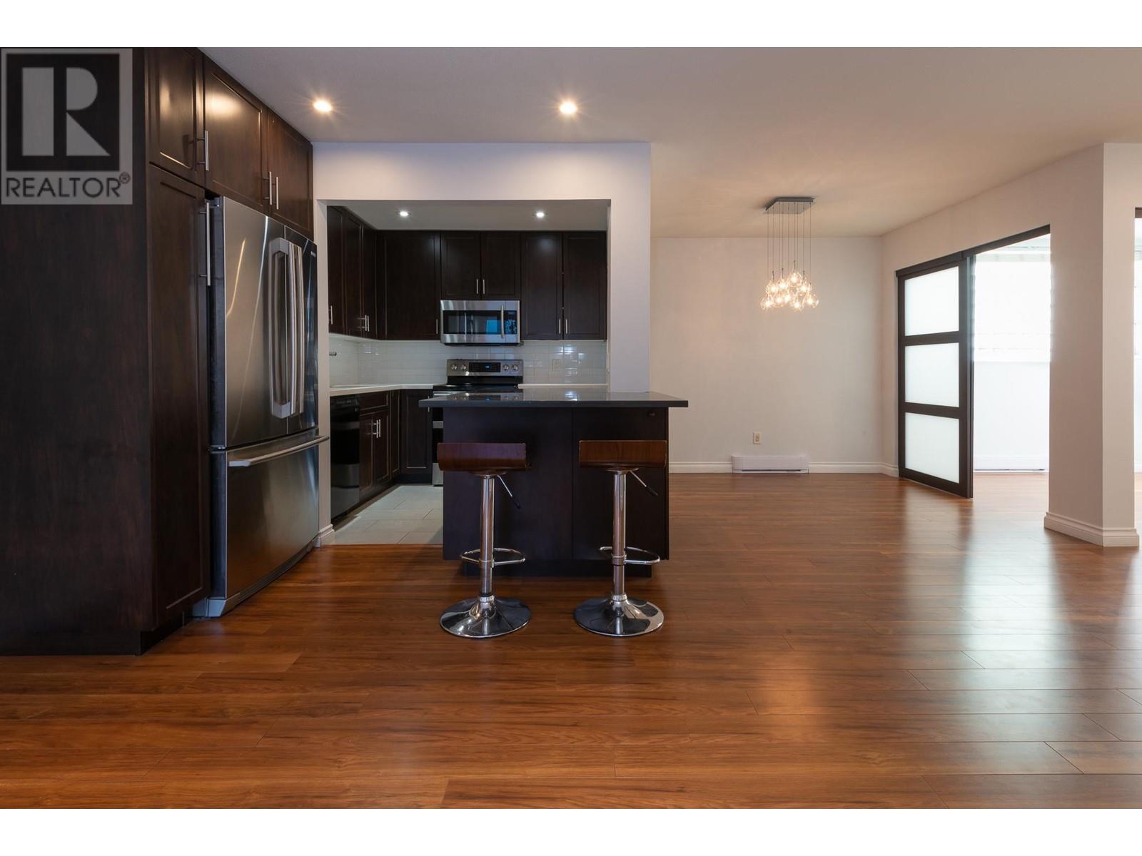 Listing Picture 2 of 35 : 106 1082 W 8TH AVENUE, Vancouver / 溫哥華 - 魯藝地產 Yvonne Lu Group - MLS Medallion Club Member