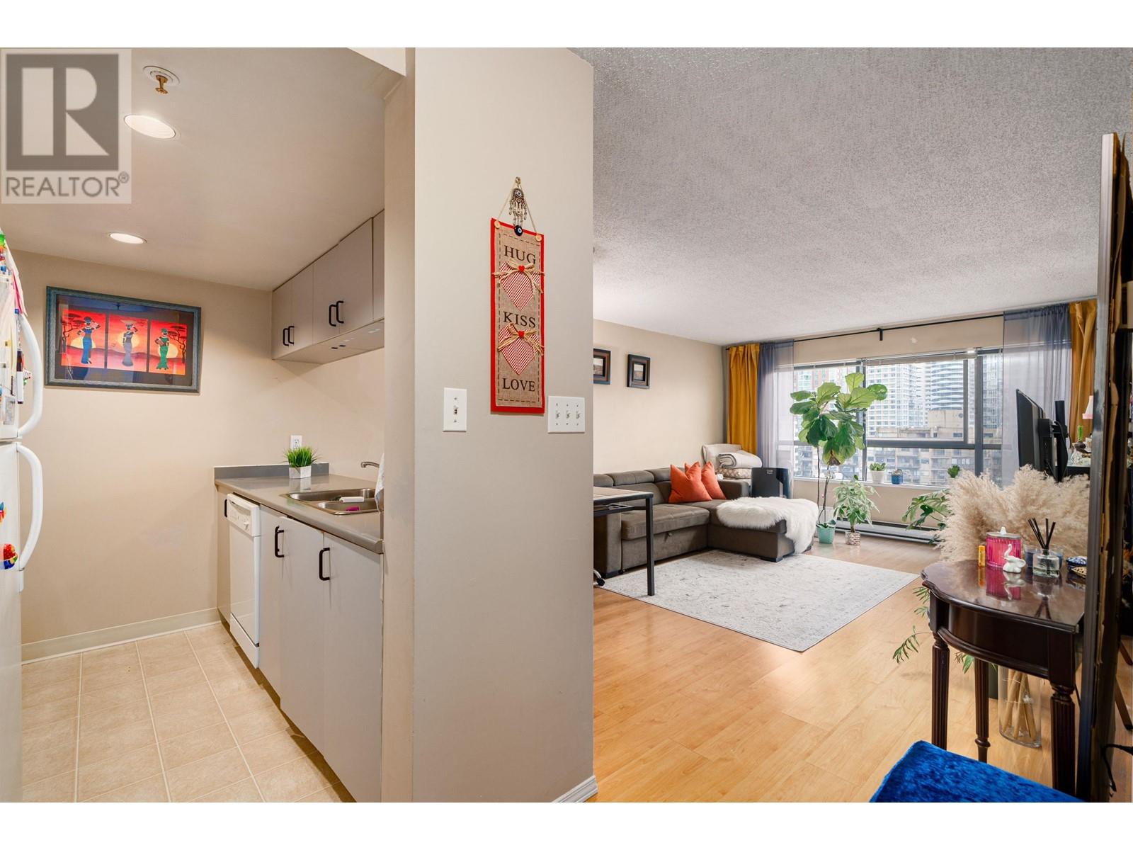 Listing Picture 5 of 30 : 809 1060 ALBERNI STREET, Vancouver / 溫哥華 - 魯藝地產 Yvonne Lu Group - MLS Medallion Club Member