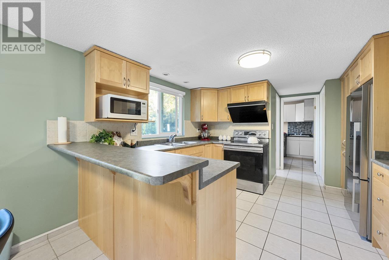 Listing Picture 12 of 31 : 10411 HOGARTH DRIVE, Richmond / 烈治文 - 魯藝地產 Yvonne Lu Group - MLS Medallion Club Member