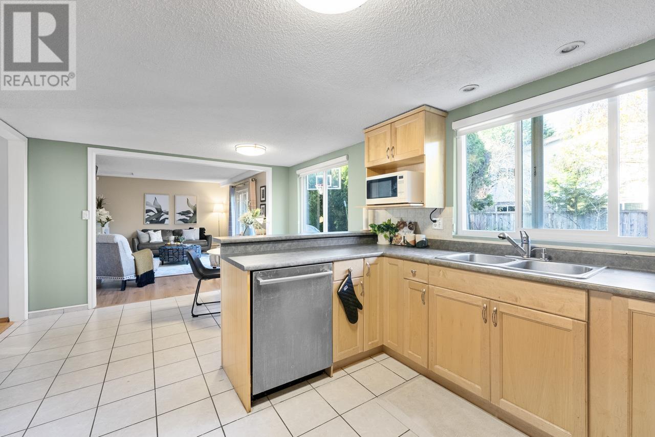 Listing Picture 13 of 31 : 10411 HOGARTH DRIVE, Richmond / 烈治文 - 魯藝地產 Yvonne Lu Group - MLS Medallion Club Member