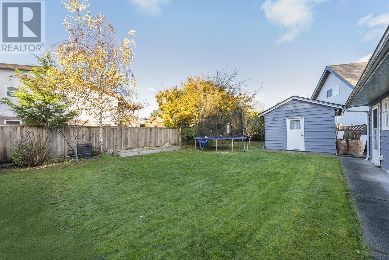 Listing Picture 29 of 31 : 10411 HOGARTH DRIVE, Richmond / 烈治文 - 魯藝地產 Yvonne Lu Group - MLS Medallion Club Member