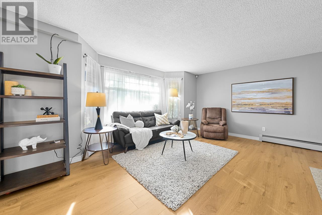 Listing Picture 3 of 31 : 10411 HOGARTH DRIVE, Richmond / 烈治文 - 魯藝地產 Yvonne Lu Group - MLS Medallion Club Member