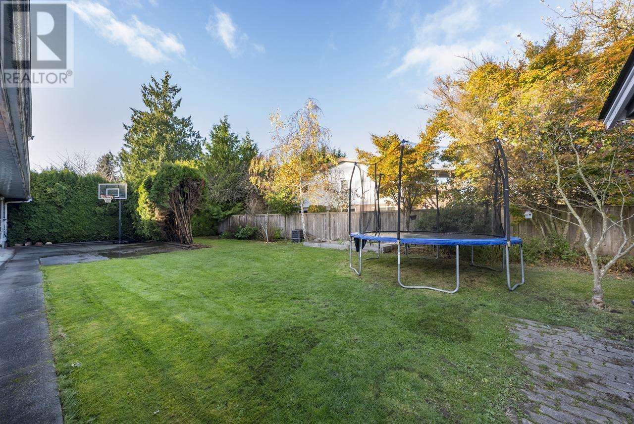 Listing Picture 30 of 31 : 10411 HOGARTH DRIVE, Richmond / 烈治文 - 魯藝地產 Yvonne Lu Group - MLS Medallion Club Member