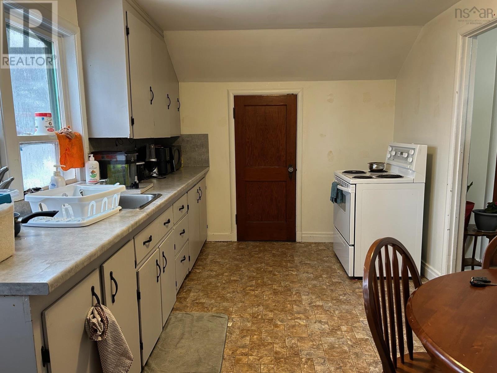 205 Lawrence Street, Lunenburg, Nova Scotia  B0J 1C0 - Photo 11 - 202503099