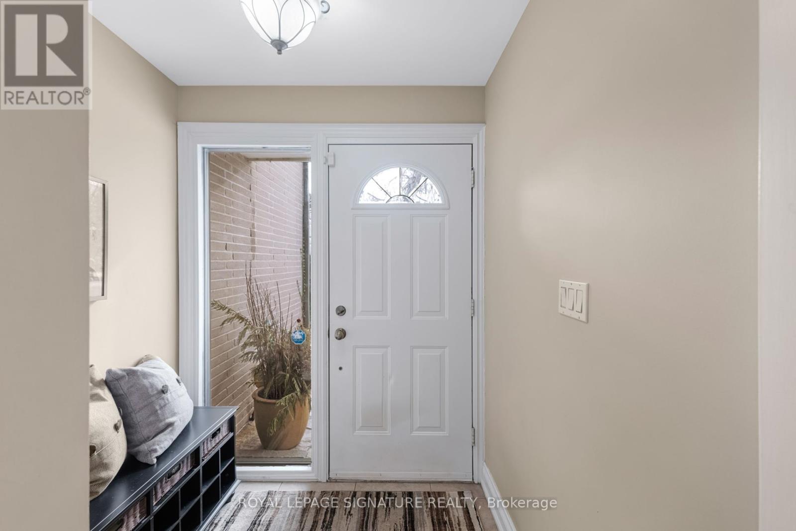 18 Flaremore Crescent, Toronto, Ontario  M2K 1V1 - Photo 5 - C11976775