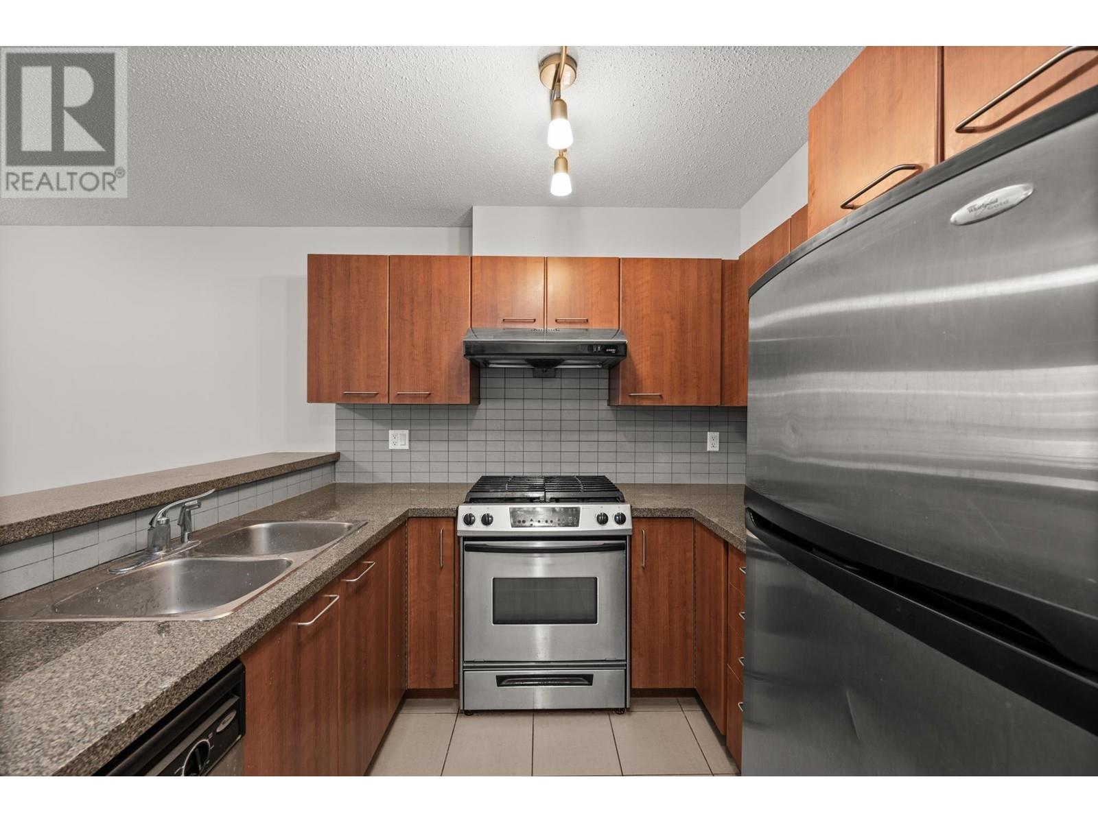Listing Picture 13 of 27 : 261 9100 FERNDALE ROAD, Richmond / 烈治文 - 魯藝地產 Yvonne Lu Group - MLS Medallion Club Member