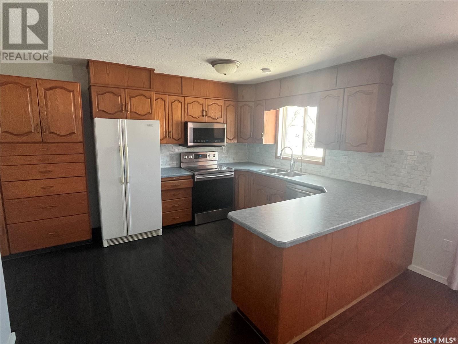 Property at 218 1st STREET NW image 5