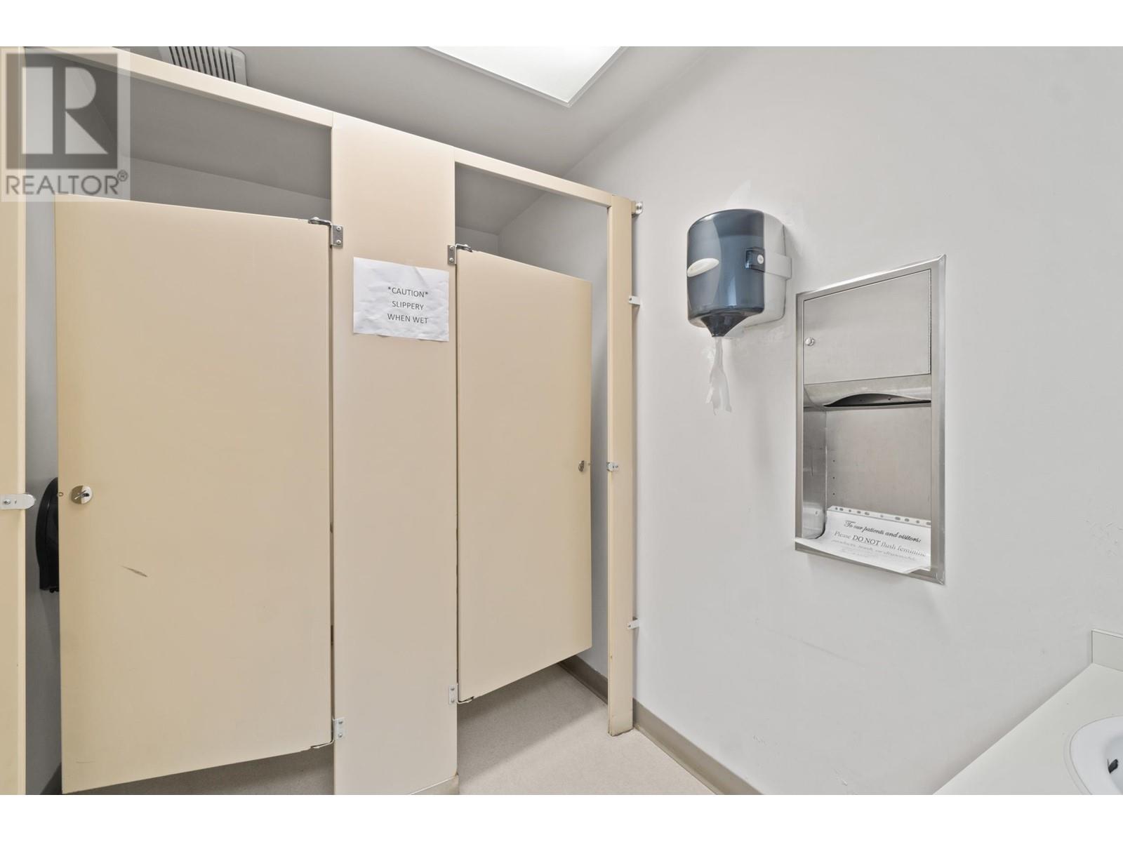 Listing Picture 23 of 25 : 8211 COOK ROAD, Richmond / 烈治文 - 魯藝地產 Yvonne Lu Group - MLS Medallion Club Member