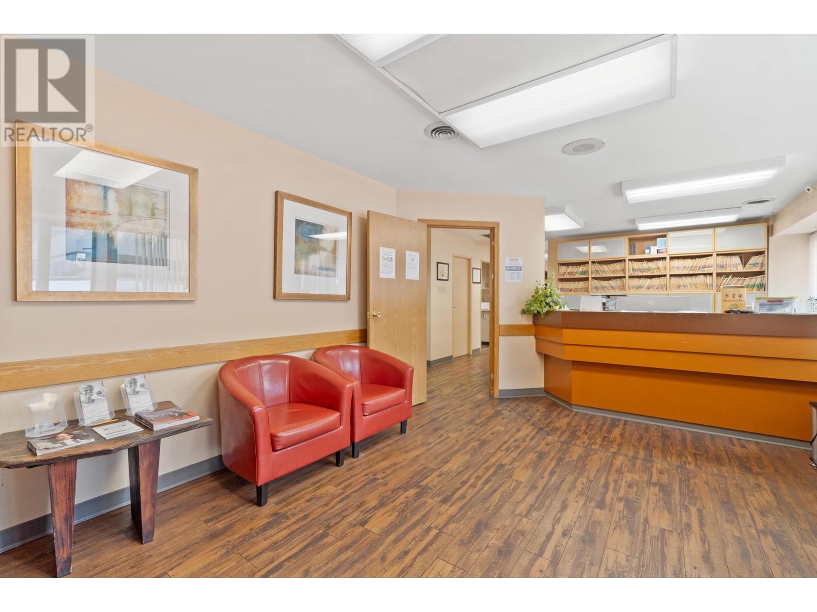 Listing Picture 14 of 25 : 8211 COOK ROAD, Richmond / 烈治文 - 魯藝地產 Yvonne Lu Group - MLS Medallion Club Member