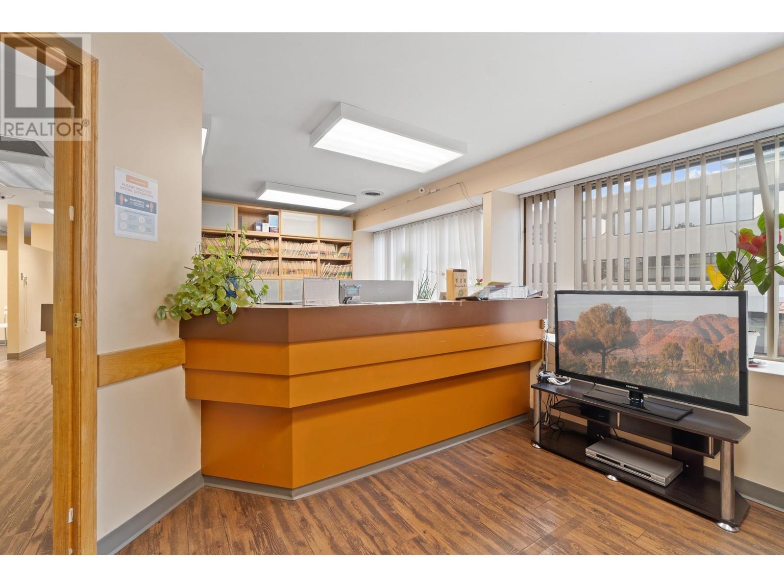 Listing Picture 16 of 25 : 8211 COOK ROAD, Richmond / 烈治文 - 魯藝地產 Yvonne Lu Group - MLS Medallion Club Member