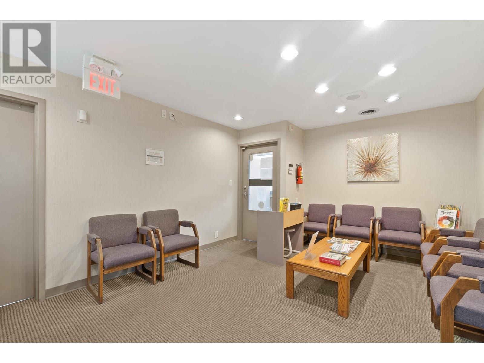 Listing Picture 6 of 25 : 8211 COOK ROAD, Richmond / 烈治文 - 魯藝地產 Yvonne Lu Group - MLS Medallion Club Member