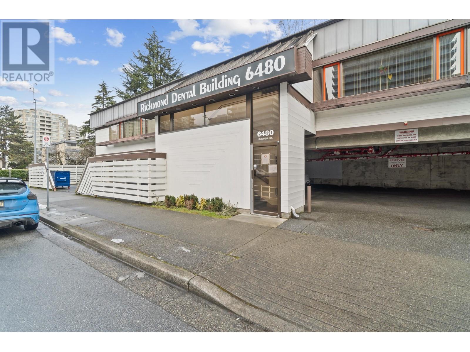 Listing Picture 3 of 25 : 8211 COOK ROAD, Richmond / 烈治文 - 魯藝地產 Yvonne Lu Group - MLS Medallion Club Member