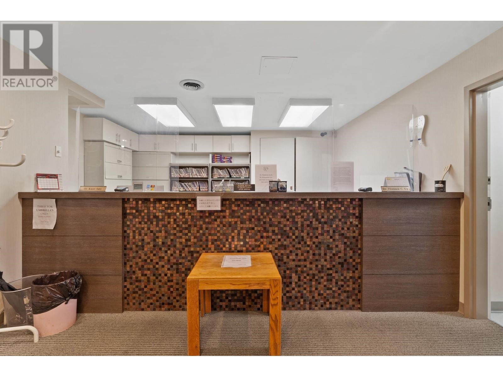 Listing Picture 7 of 25 : 8211 COOK ROAD, Richmond / 烈治文 - 魯藝地產 Yvonne Lu Group - MLS Medallion Club Member
