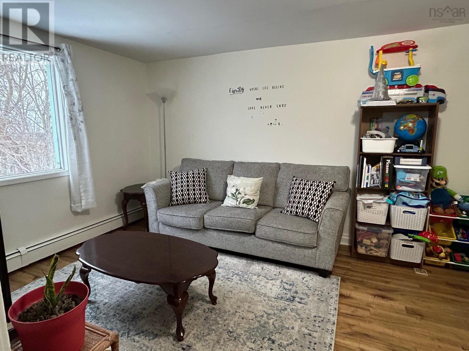 205 Lawrence Street, Lunenburg, Nova Scotia  B0J 1C0 - Photo 6 - 202503101